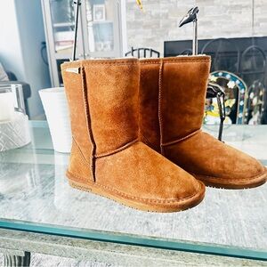 BearPaw Women's Moccasins in Brown/ New no tags /no box.